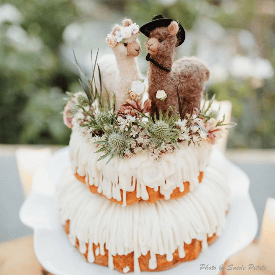 Llama wedding cake topper with personalized high quality banner, custom bride and groom more than 6